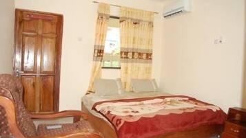 Minibar, BĂŒgeleisen/BĂŒgelbrett, kostenloses WLAN, BettwĂ€sche