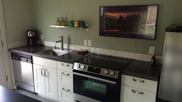 Microwave, mesin pencuci piring, dan mesin pembuat kopi/teh