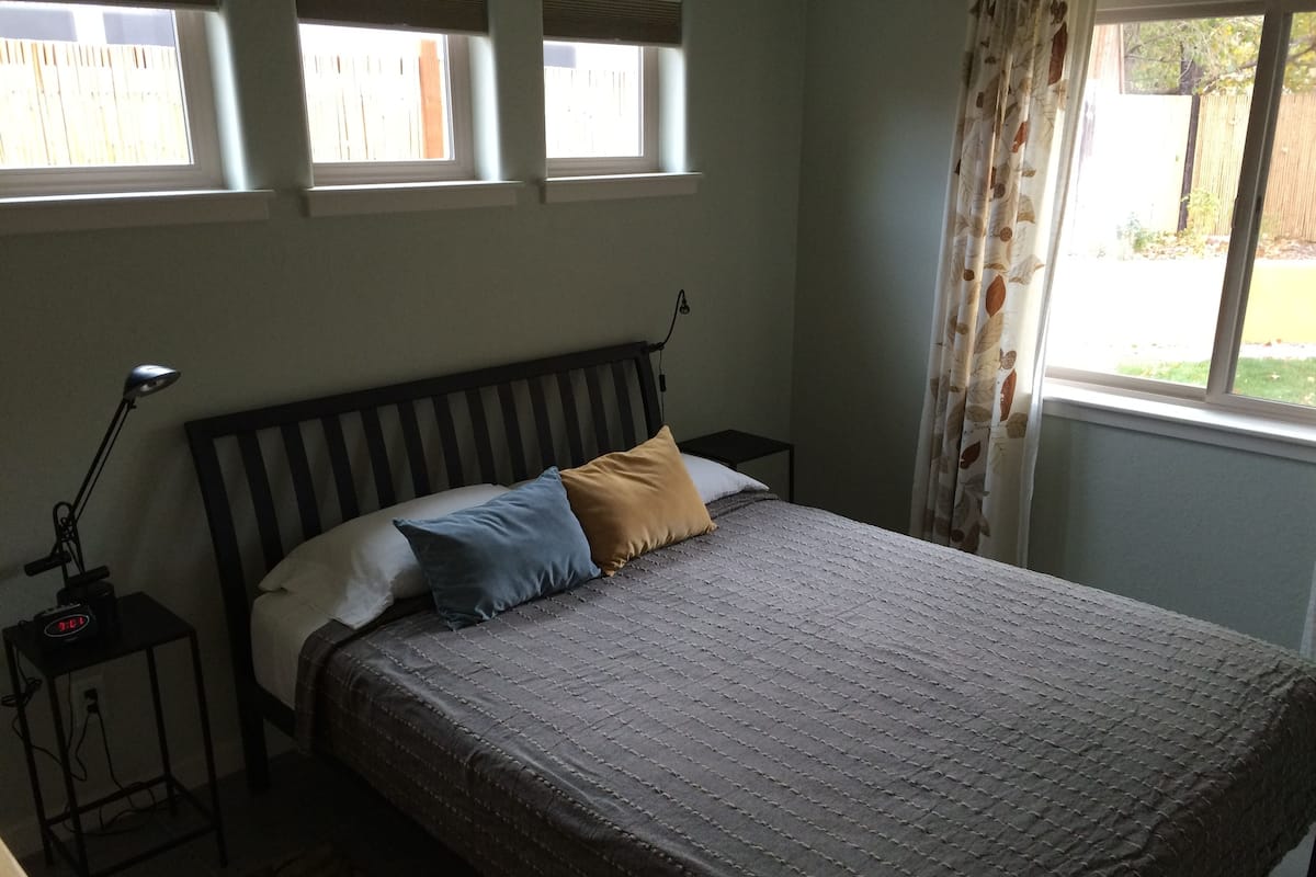 Egyptian cotton sheets, premium bedding, free WiFi