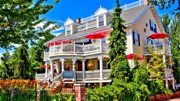 Fachada de la propiedad