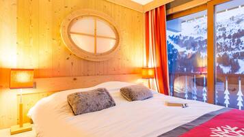 Apartment 7 people - 2 bedrooms + 1 sleeping alcove | Iron/ironing board, free cribs/infant beds, free WiFi, bed sheets