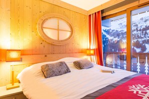 Apartamento superior, 2 habitaciones | Tabla de planchar con plancha, cunas gratuitas, wifi gratis