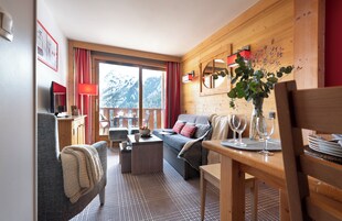 Appartement 6 personnes - 2 chambres - Vue Montagne | Zona de estar | Una televisión