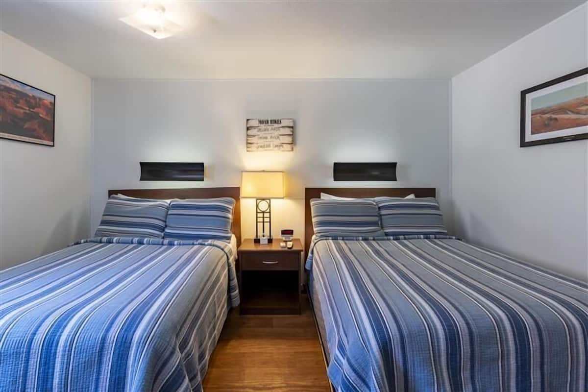 Chambre Standard, 2 lits doubles, non-fumeur | Fer et planche à repasser, accès au Wi-Fi (inclus), literie fournie