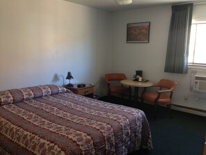 Standard Room, 1 Queen Bed, Non Smoking | Iron/ironing board, free WiFi, bed sheets