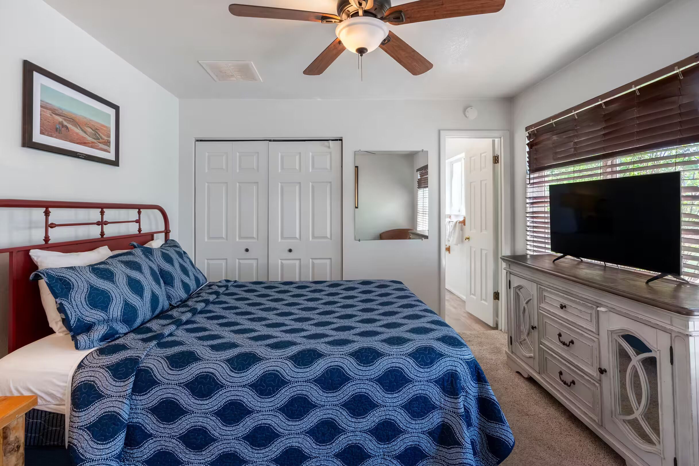 Standard Apartment, 1 Queen Bed, Pets Allowed, Ground Floor | Iron/ironing board, free WiFi, bed sheets