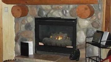 Davos 3 Bedroom 2 Bath Condo | Iron/ironing board, free WiFi