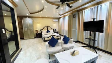 Deluxe Queen Suite