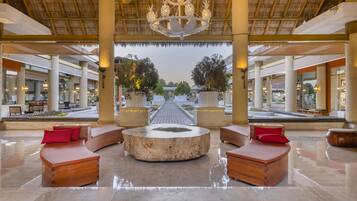 Coin salon dans le hall