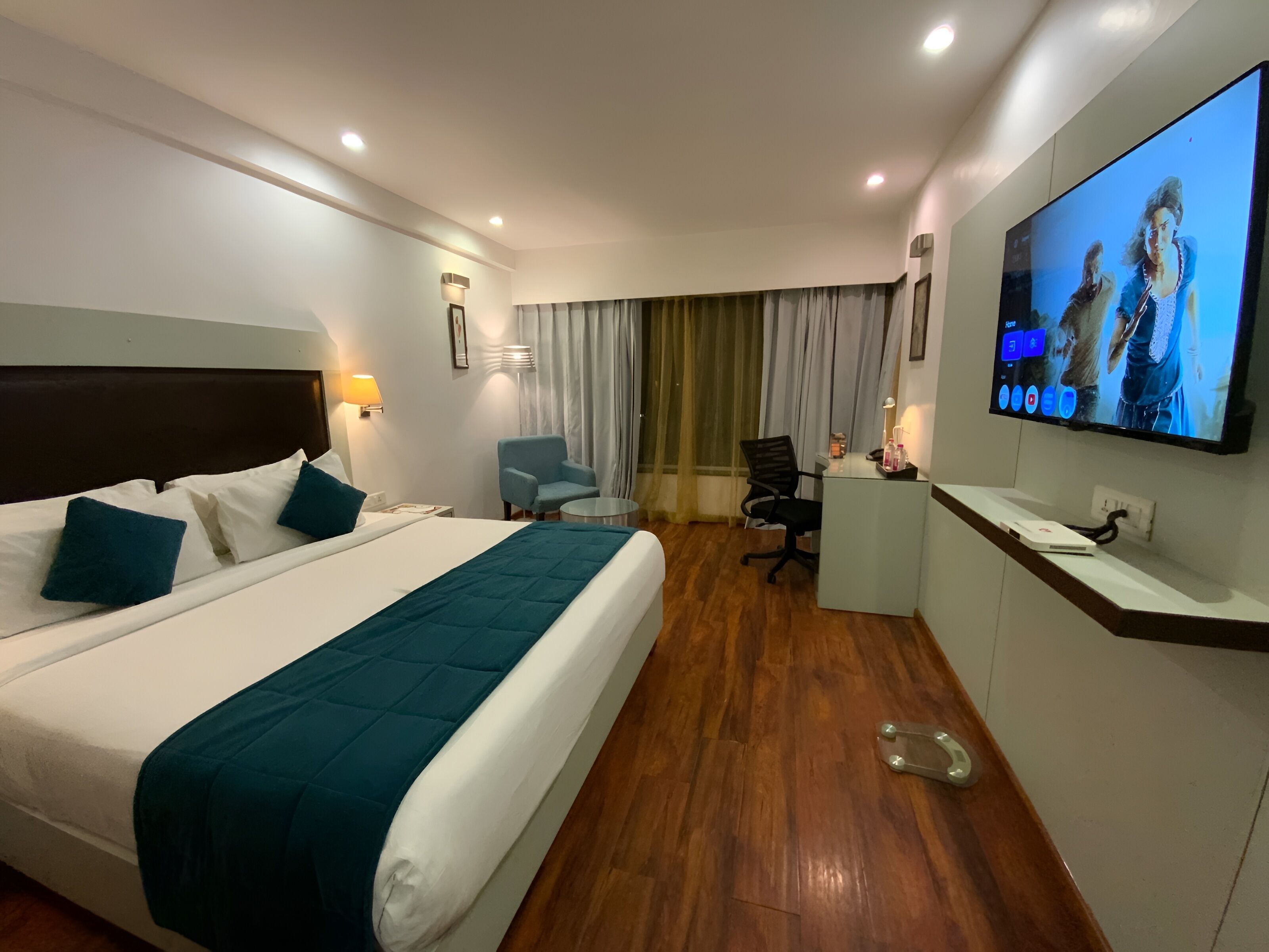 俱乐部客房 (The Fern) | 迷你吧、客房内保险箱、办公桌、遮光窗帘