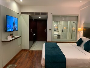 俱乐部客房 (The Fern) | 迷你吧、客房内保险箱、办公桌、遮光窗帘