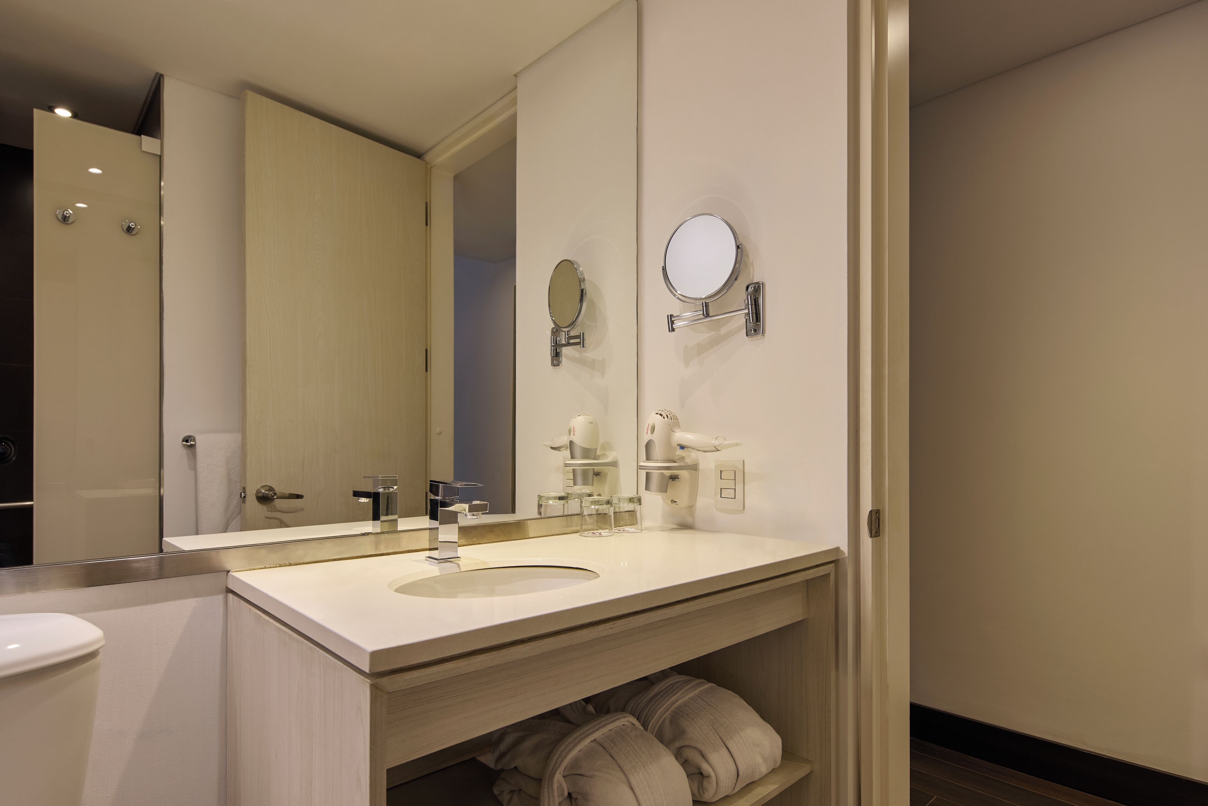 in-room safe, desk, laptop workspace, free wifi