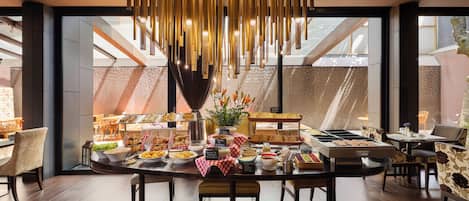 Petit déjeuner buffet (55000 COP par personne)