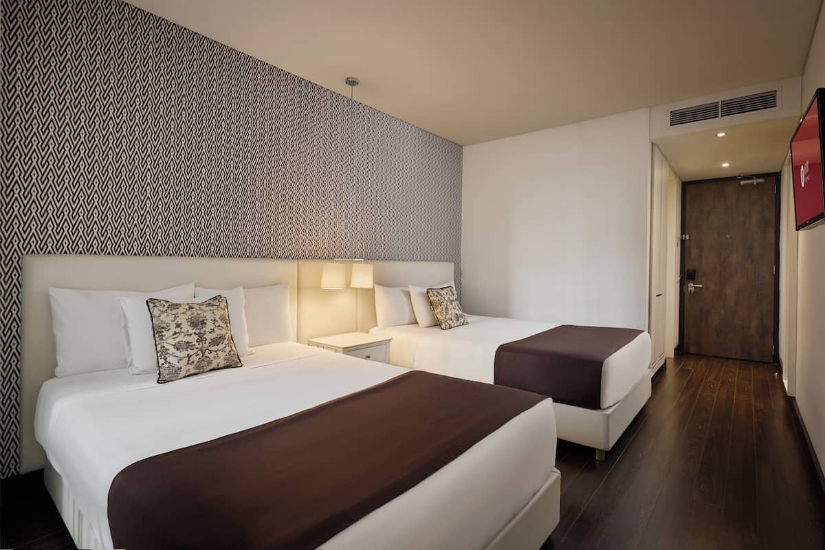 1 quarto, cofres nos quartos, escrivaninha