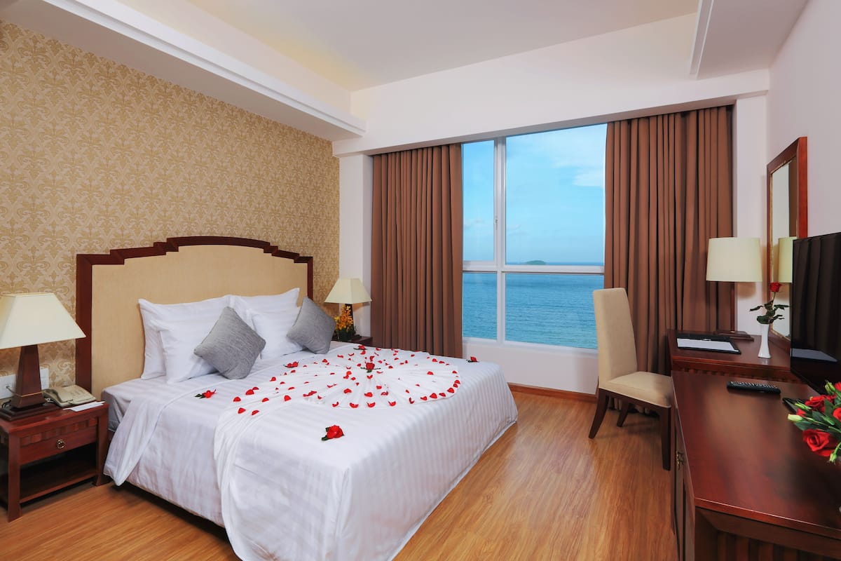 Executive Suite, Sea View