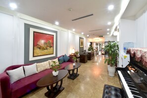 Lobby sitting area - Hanoi Avatar Hotel (Hanoi)
