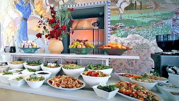 Breakfast buffet - Sunshine Suites (Tel Aviv)