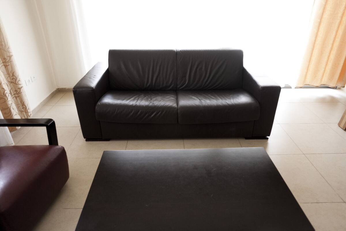 アパートメント (1.5 Bedrooms no Balcony) | リビングルーム | 32 インチの液晶テレビ (ケーブル放送視聴可)、テレビ、DVD プレーヤー