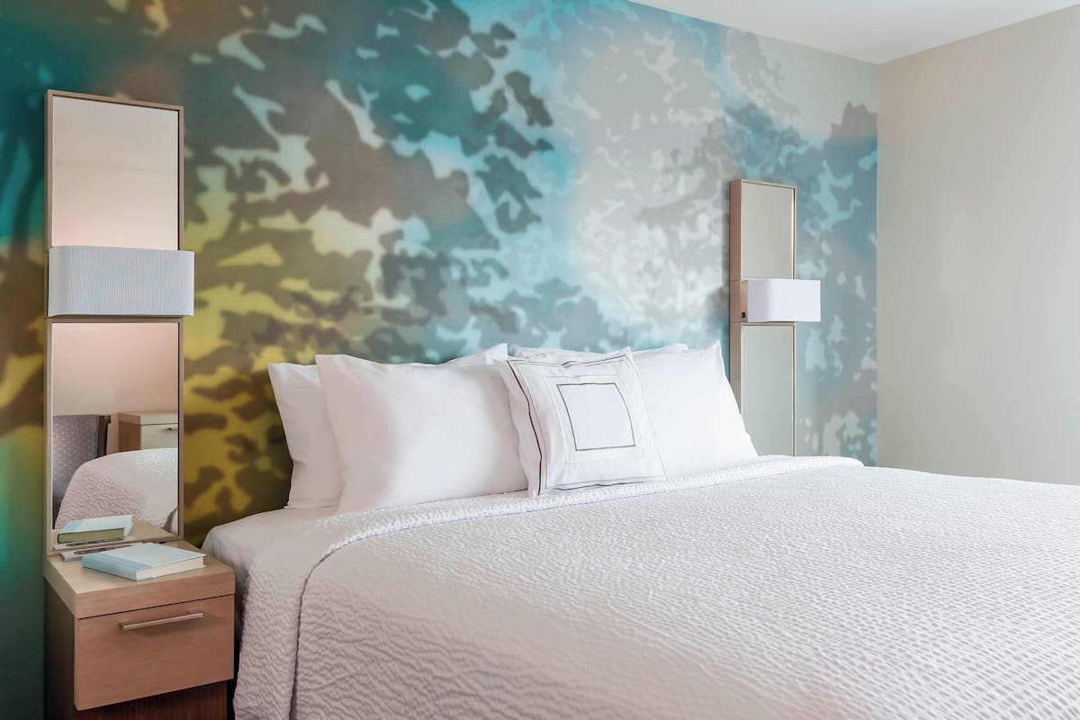 Premium bedding, in-room safe, desk, iron/ironing board