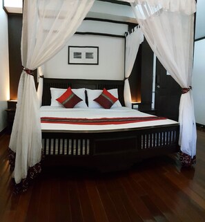 Escritorio, wifi gratis y ropa de cama 