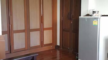 迷你吧、書桌、隔音、免費 Wi-Fi