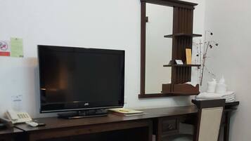 迷你吧、書桌、隔音、免費 Wi-Fi