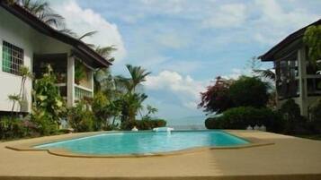 Kolam renang terbuka