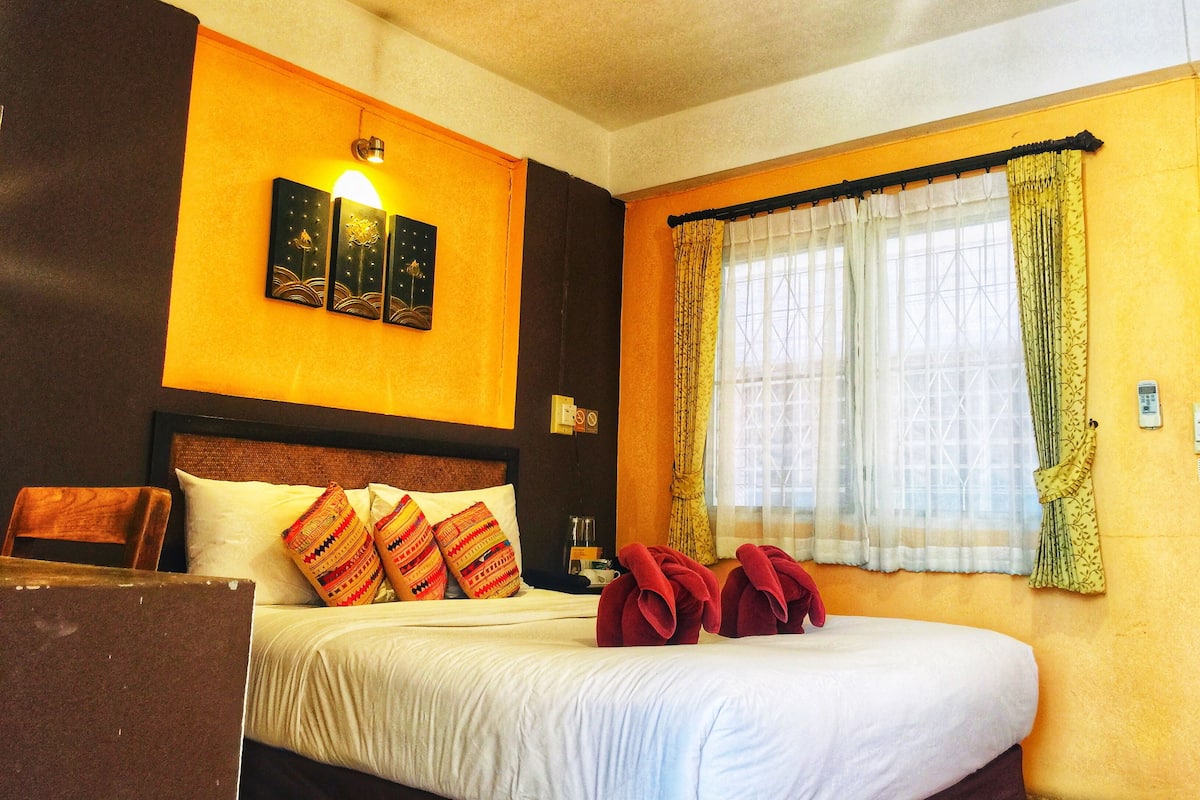 Desk, free WiFi, bed sheets