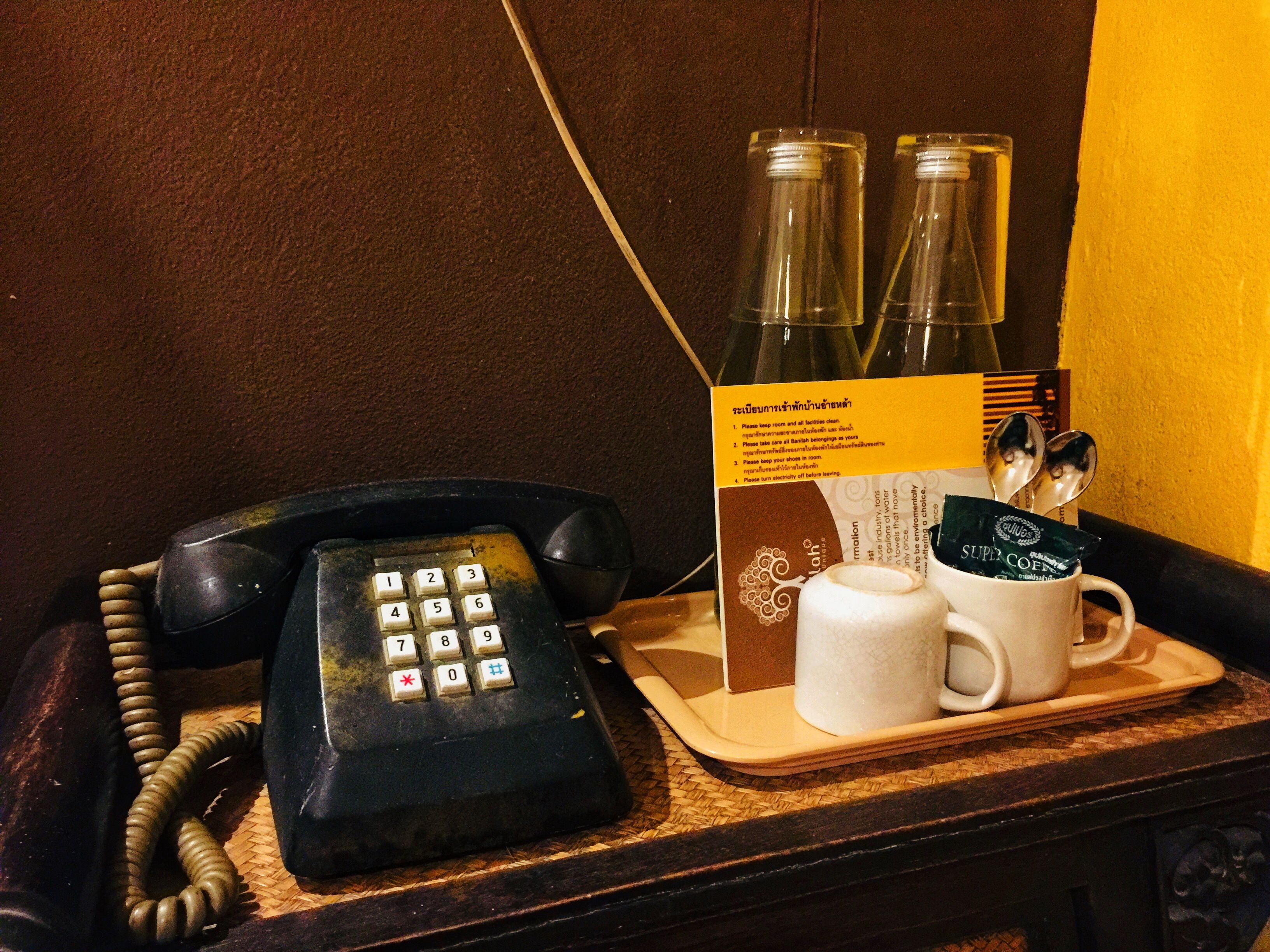 desk, free wifi, bed sheets