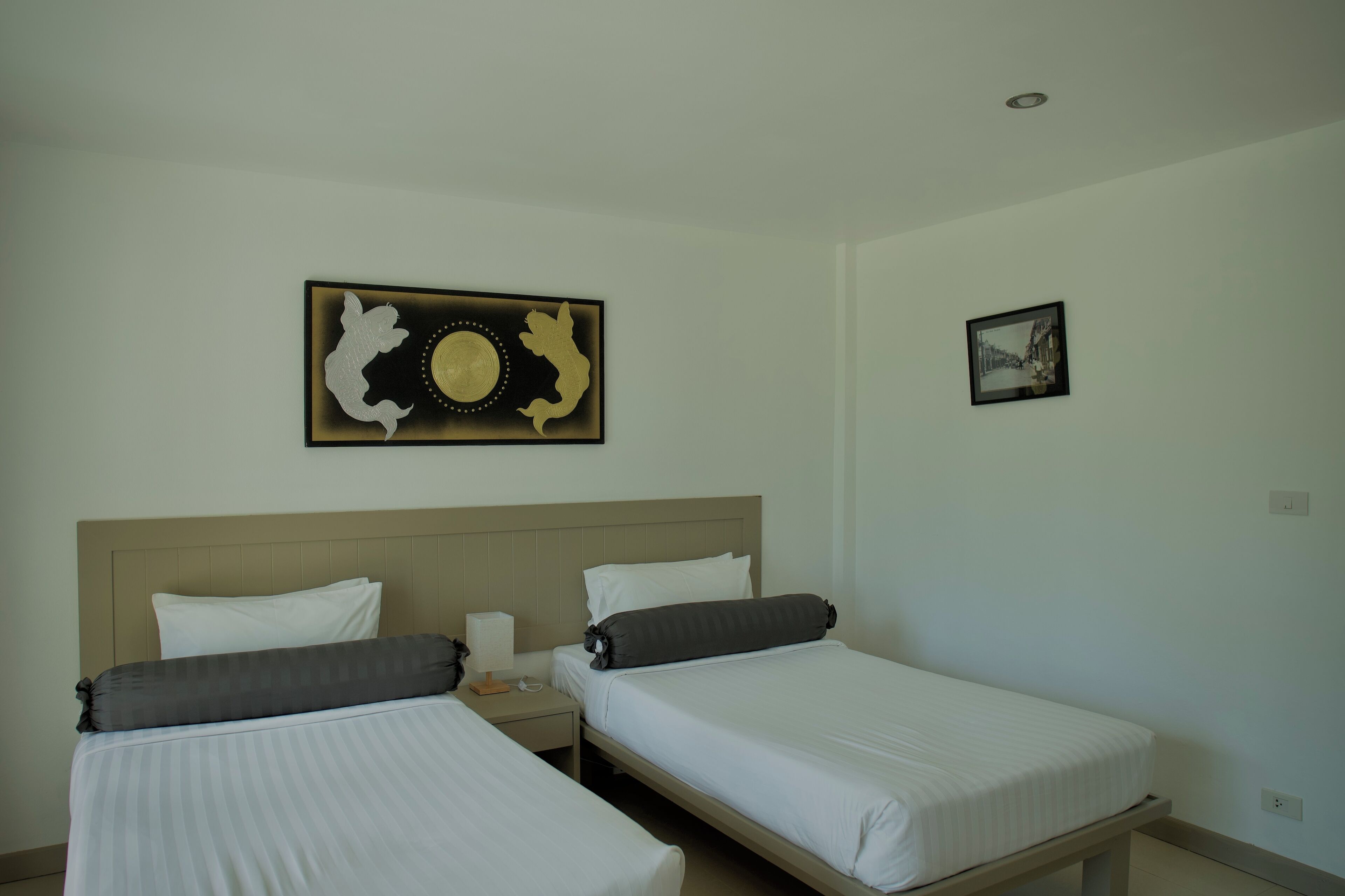 standard twin room | minibar, in-room safe, iron/ironing board, free wifi