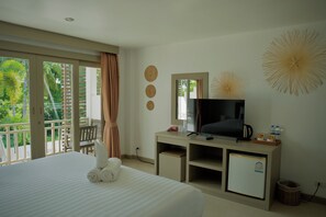 Frigobar, cofres nos quartos, ferros/tábuas de passar roupa