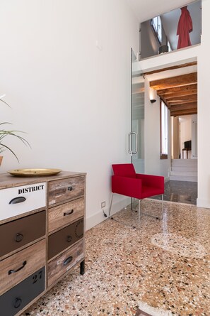 1 bedroom, premium bedding, down duvets, soundproofing - Casanova Deluxe Apartment (Venice)