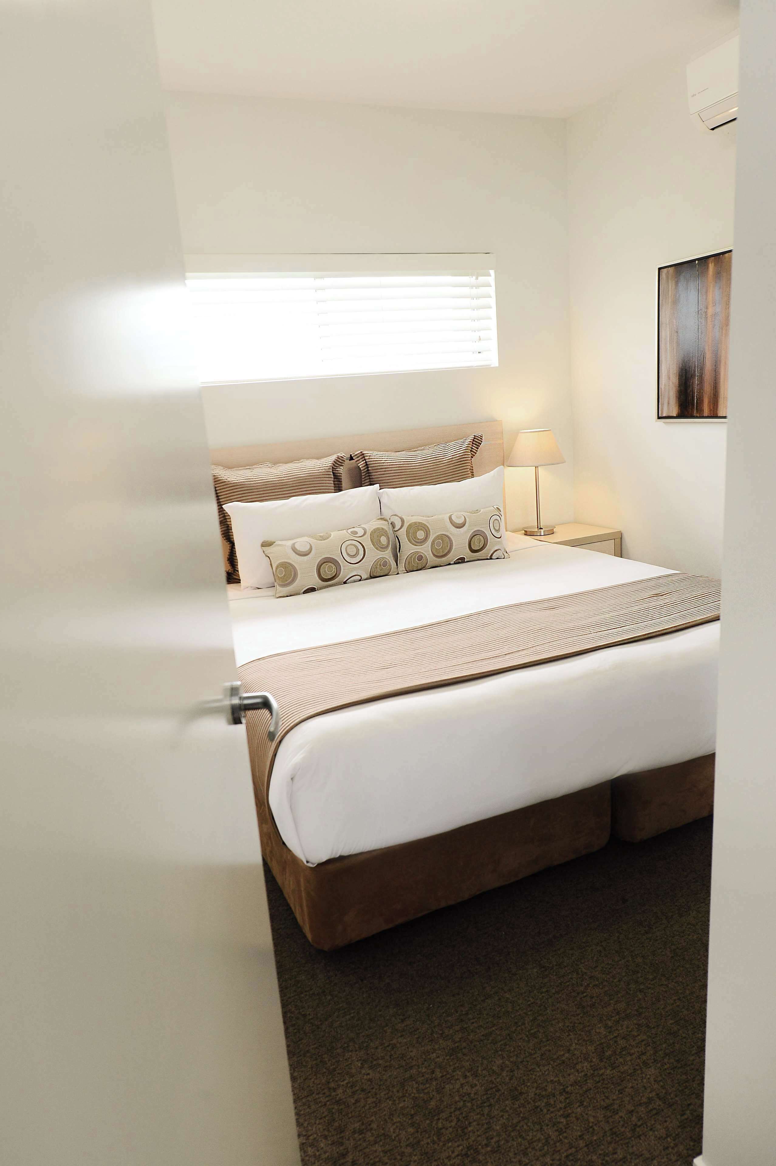 2 bedrooms, iron/ironing board, cots/infant beds, wifi