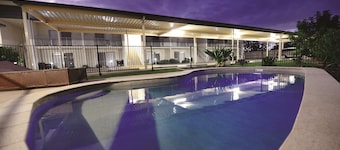 โอ๊คส์ มิลเดิลเมาท์ สวีทส์