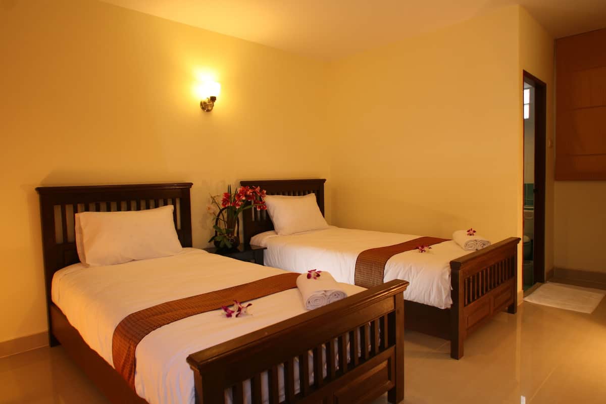 Standard Twin Room | In-room safe, desk, rollaway beds, free WiFi
