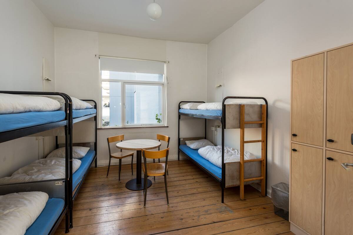 Free cots/infant beds, free WiFi
