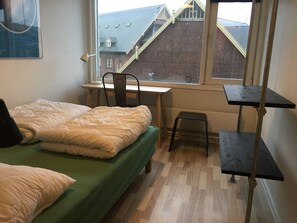 Doppelzimmer, eigenes Bad (ohne Bettwäsche) | Kostenlose Babybetten, kostenloses WLAN