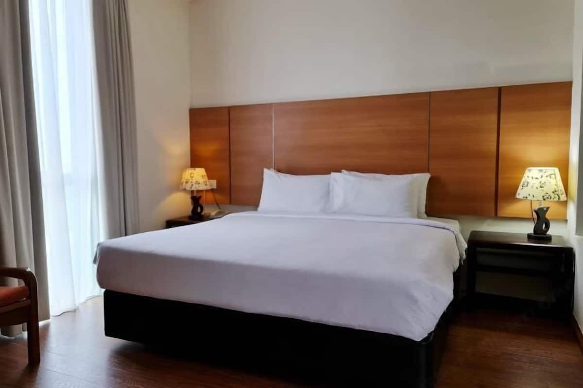 1 Schlafzimmer, Zimmersafe, Schreibtisch, Bügeleisen/Bügelbrett