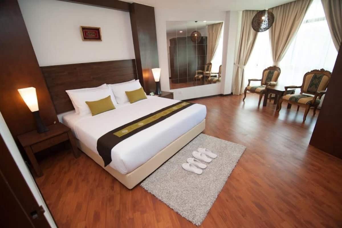 Exclusive Penthouse | 1 bedroom, down duvets, minibar, desk