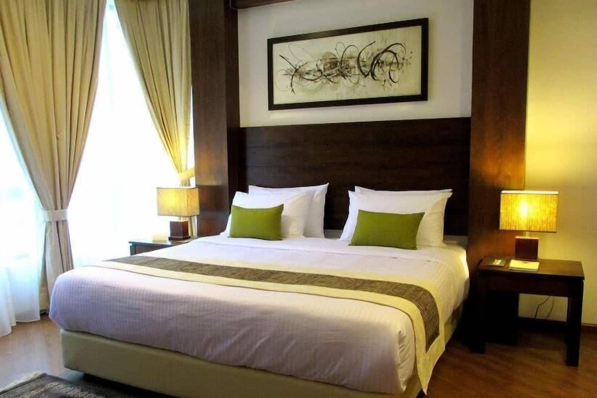 Exclusive Apartment, 3 Bedrooms (Apartment) | 1 bedroom, down duvets, minibar, desk