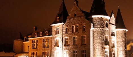 Fassade der Unterkunft â Abend/Nacht