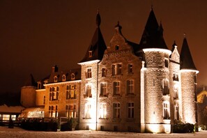 Fassade der Unterkunft – Abend/Nacht