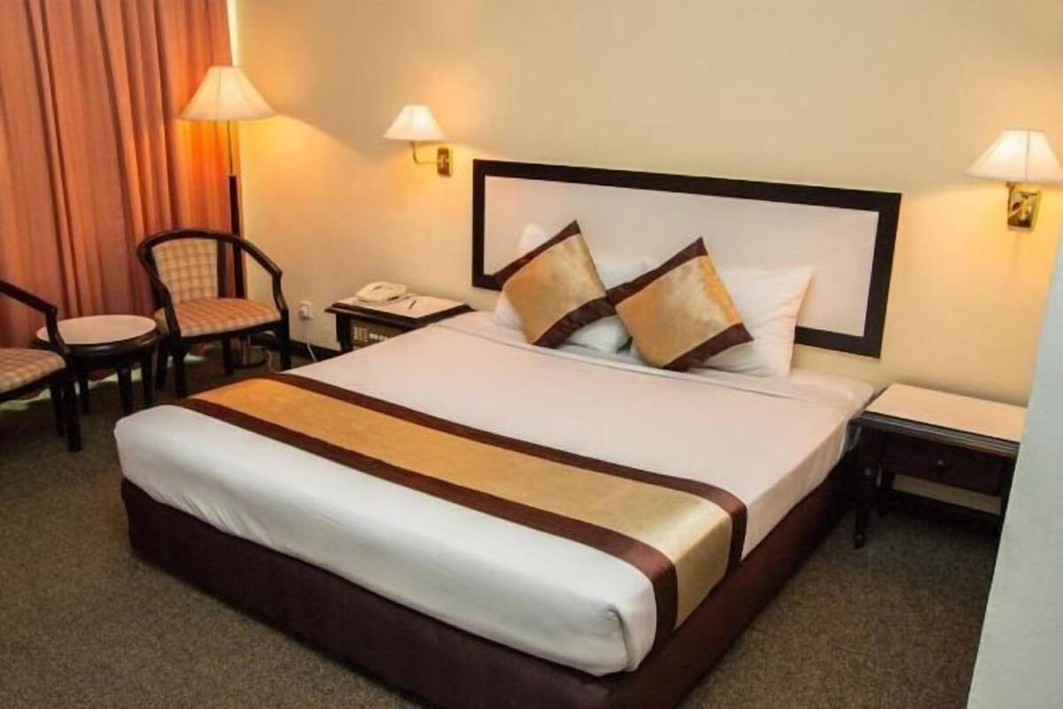 In-room safe, desk, iron/ironing board, WiFi (free)