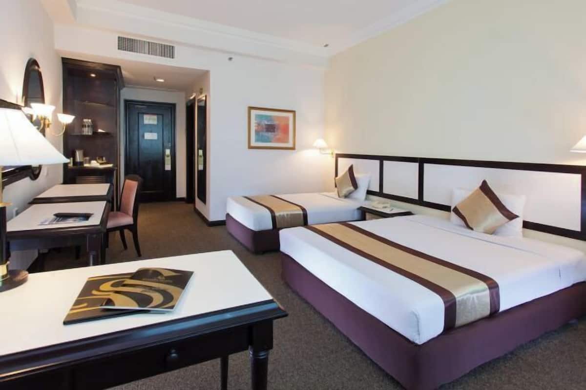 In-room safe, desk, iron/ironing board, free WiFi