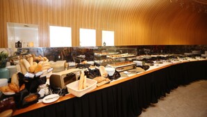 Breakfast, lunch and dinner served - Peninsula Residence All Suite Hotel (Kuala Lumpur)