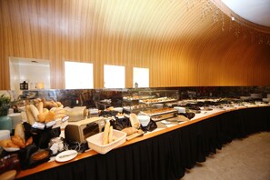 Café da manhã, almoço e jantar; culinária asiática