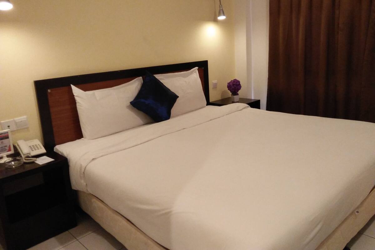 Deluxe | Desk, iron/ironing board, free WiFi