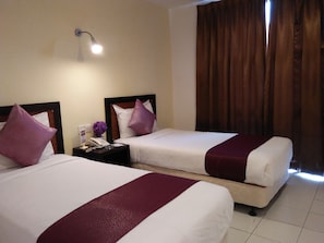 Room | Desk, iron/ironing board, free WiFi