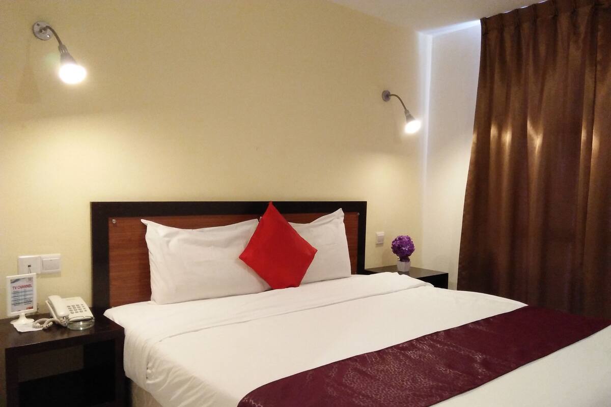 Deluxe Twin Room | Desk, iron/ironing board, free WiFi