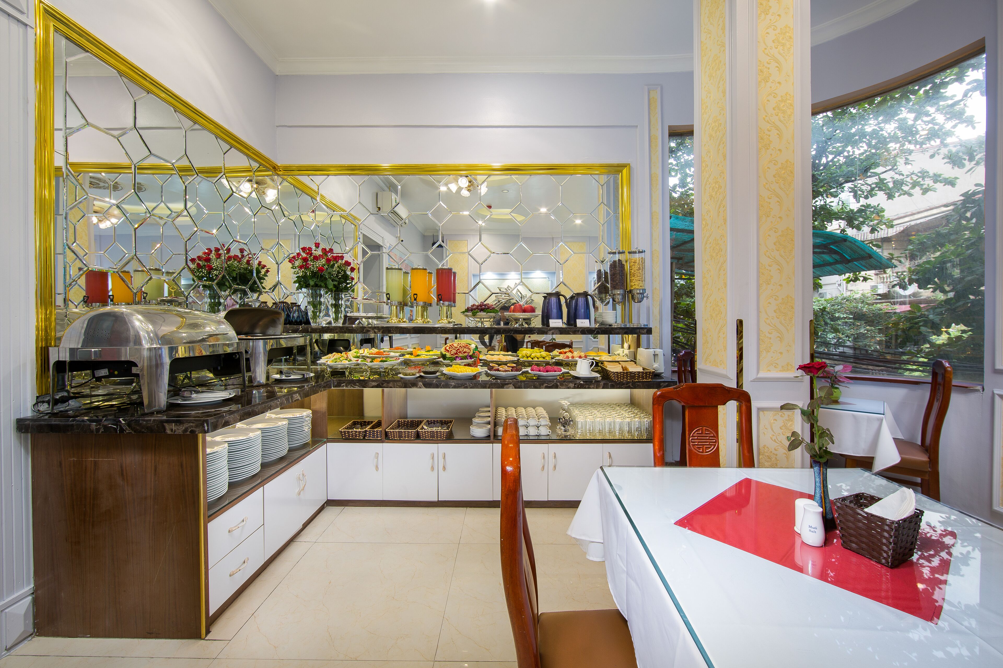 free daily buffet breakfast